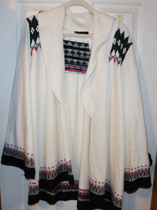 Lane Bryant Sweaters - NWT Lane Bryant western style open front sweater 26/28 pretty!